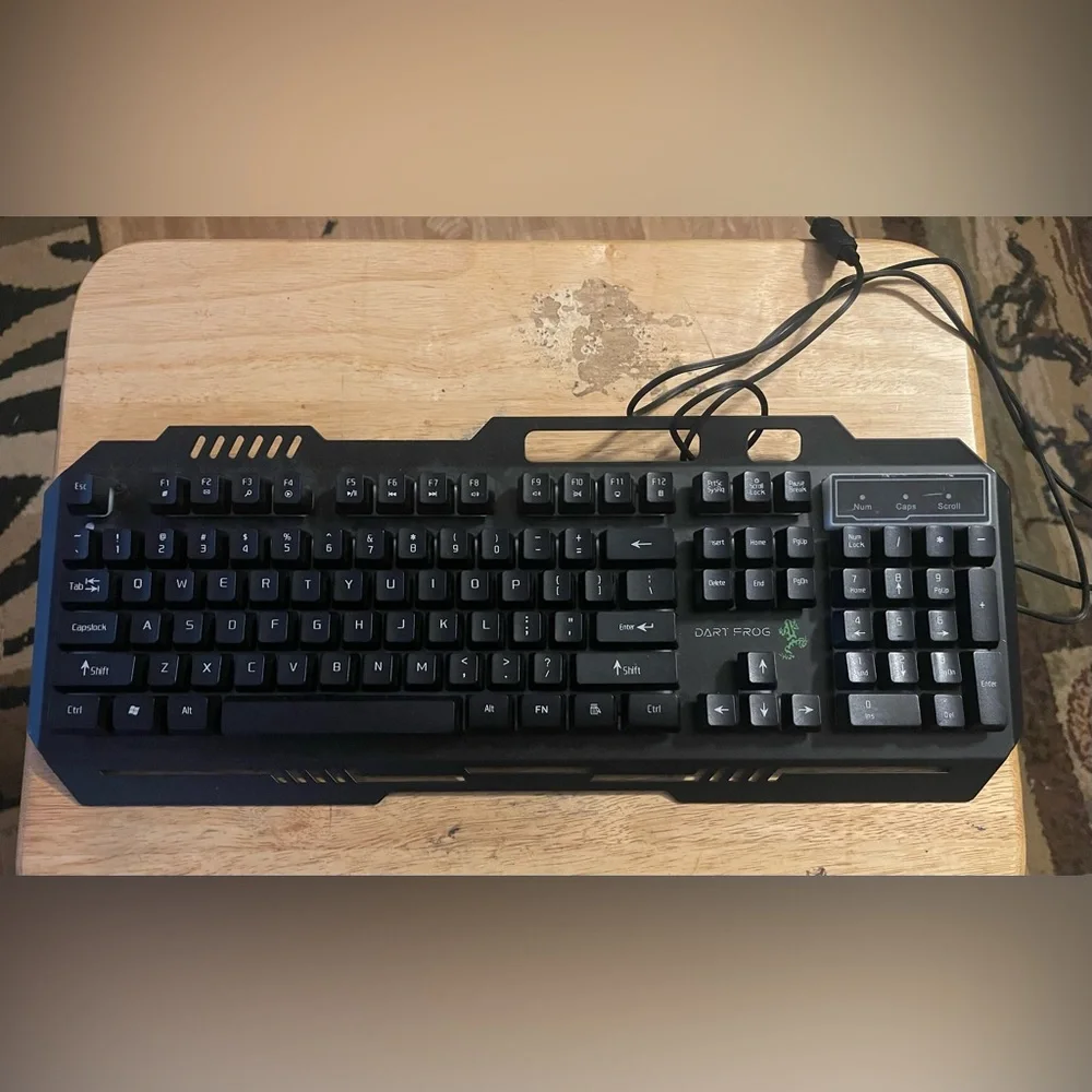 Dart Frog K520 LED Backlit Metal Gaming Keyboard.used very little